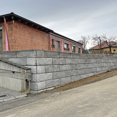 Stützmauer von SW Umwelttechnik zur Absicherung zur Strasse